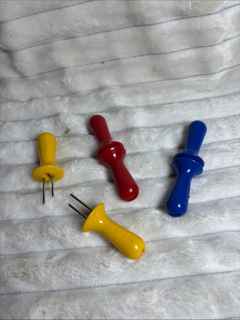 Zyliss Interlocking Corn Holders 
3 sets